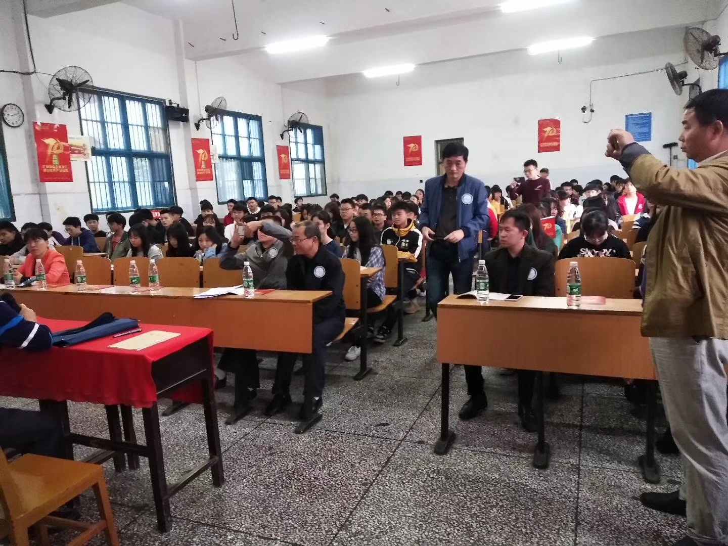 邵陽市華龍中學,邵陽中學教育,高中教育,師資雄厚,名優(yōu)教師