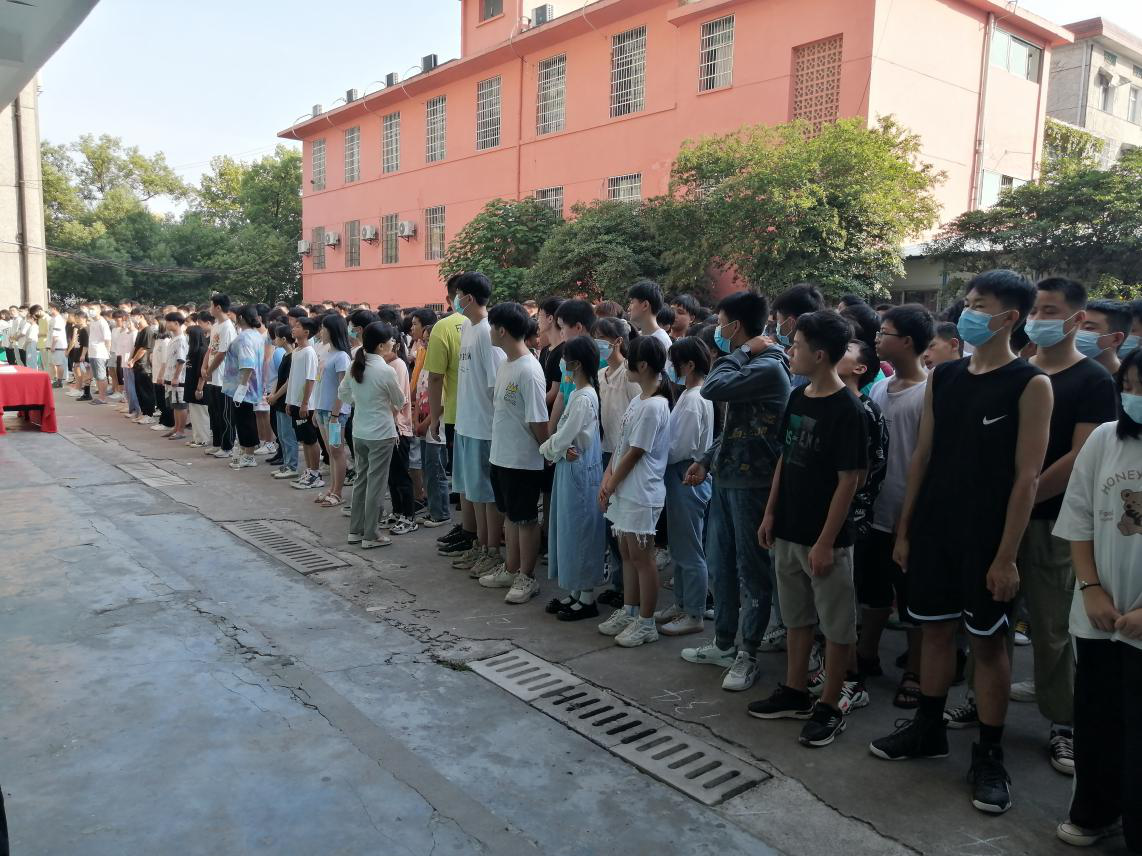 邵陽市華龍中學,邵陽中學教育,高中教育,師資雄厚,名優(yōu)教師