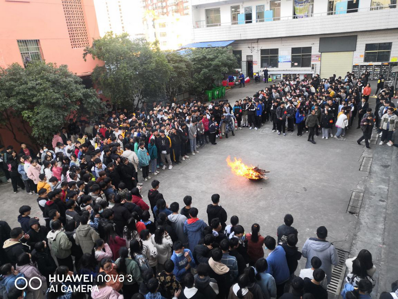 邵陽市華龍中學,邵陽中學教育,高中教育,師資雄厚,名優(yōu)教師