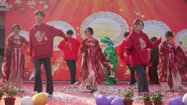 邵陽市華龍育英高級中學(xué)有限公司,邵陽中學(xué)教育,高中教育,師資雄厚,名優(yōu)教師